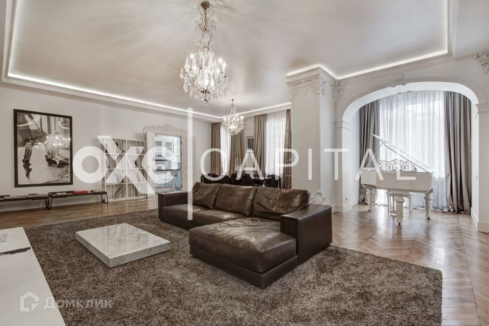 Сдаётся 4-комнатная квартира, 320 м²