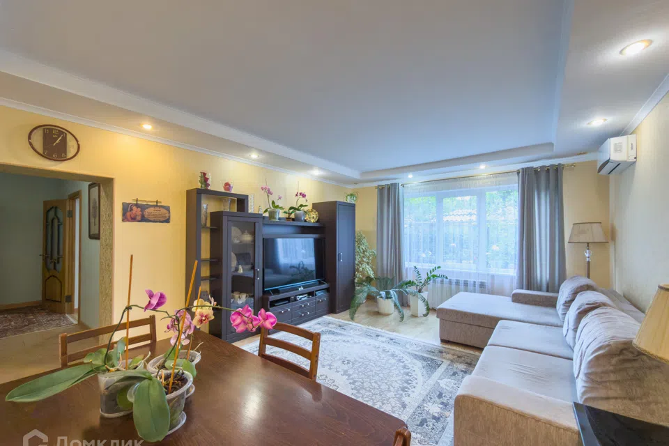 Продаётся 3-этажный дом, 202 м²