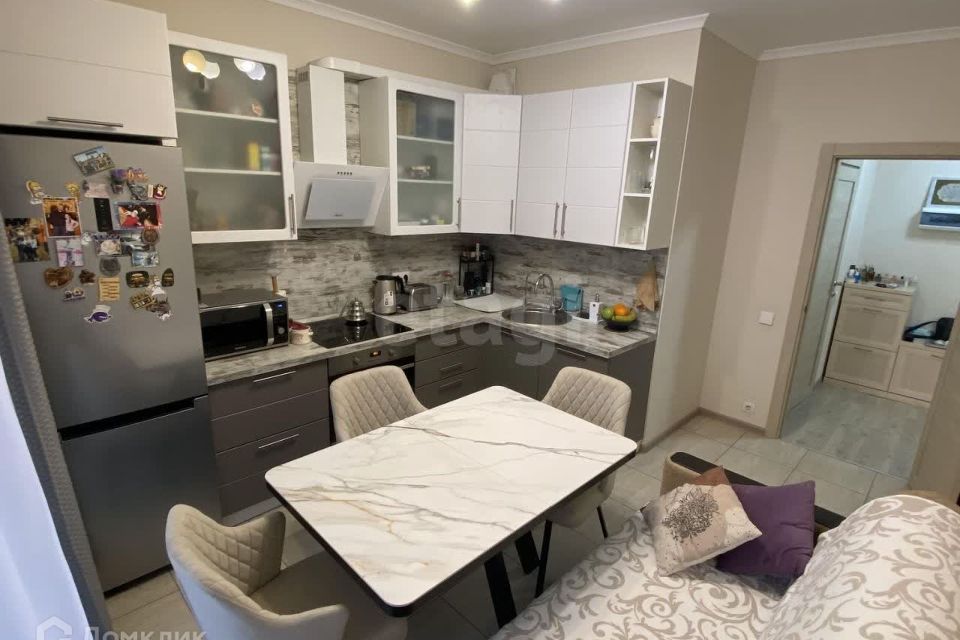 Продаётся 1-комнатная квартира, 43 м²