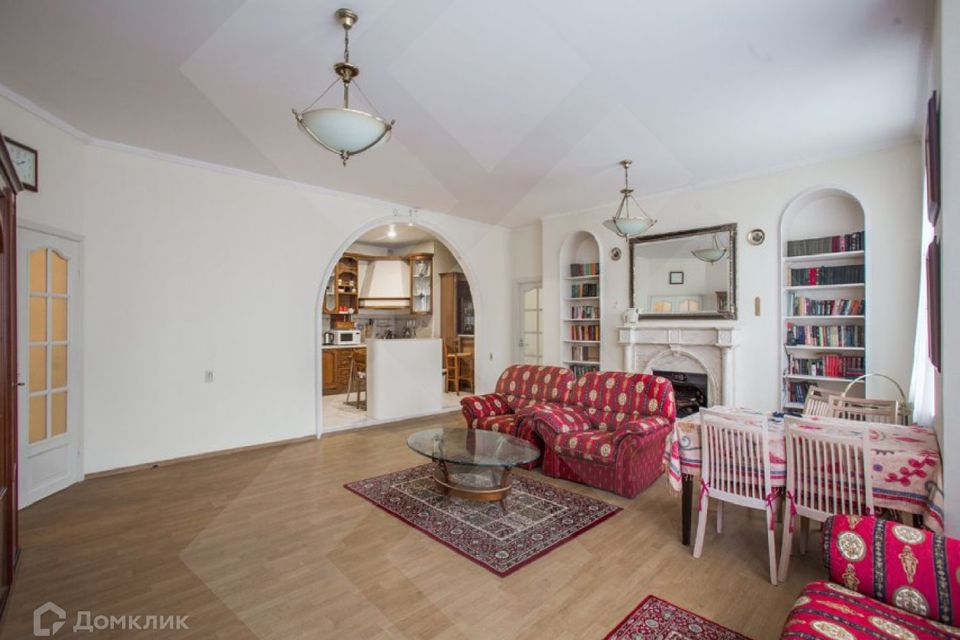 Сдаётся 4-комнатная квартира, 132 м²