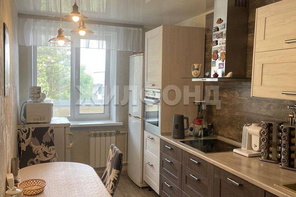 Продаётся 4-комнатная квартира, 81.5 м²