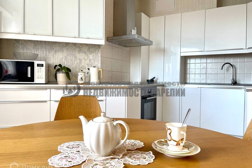 Продаётся 4-комнатная квартира, 112 м²
