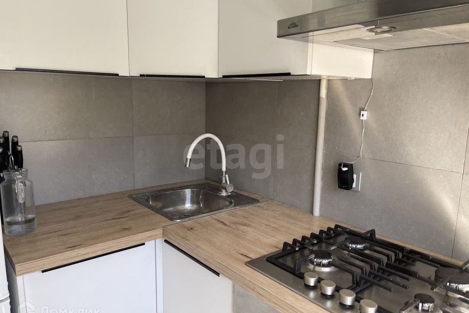 Продаётся 2-комнатная квартира, 42.4 м²
