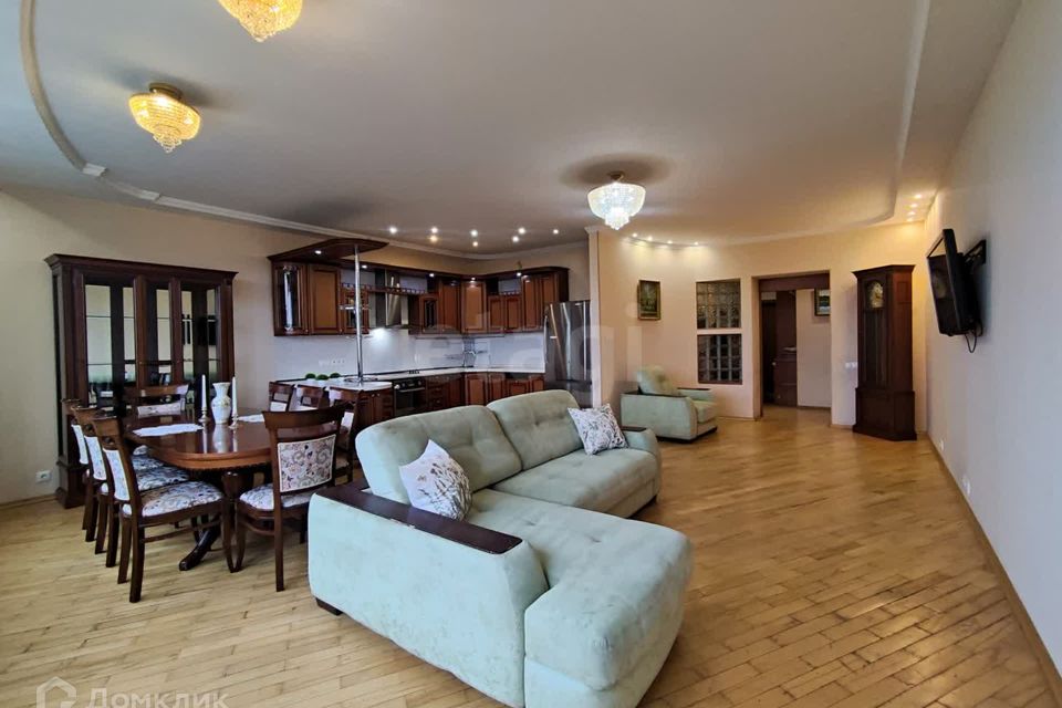 Продаётся 3-комнатная квартира, 110 м²