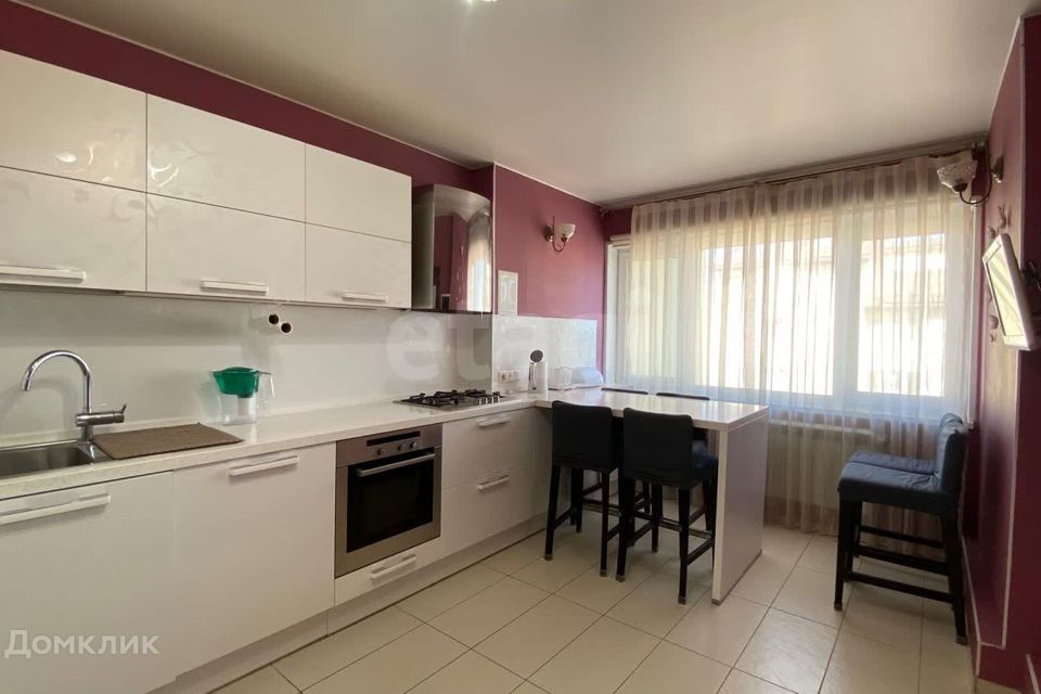 Сдаётся 4-комнатная квартира, 150 м²