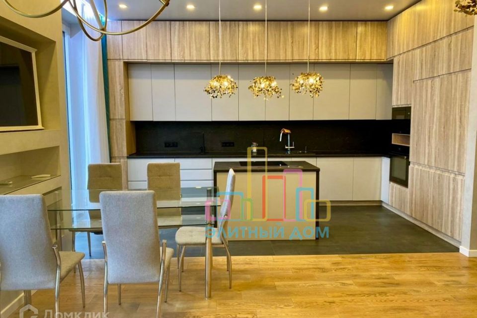 Сдаётся 3-комнатная квартира, 101 м²