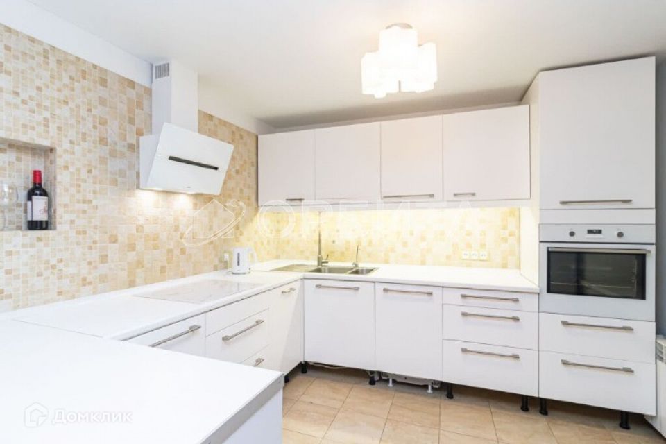 Продаётся 4-комнатная квартира, 74.6 м²