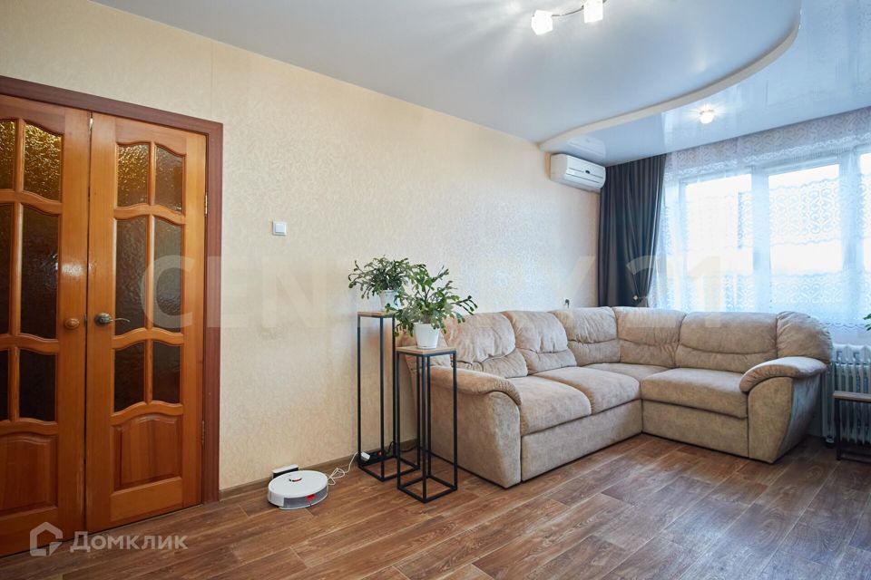 Продаётся 4-комнатная квартира, 69.7 м²