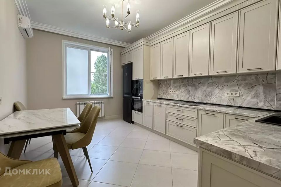 Сдаётся 2-комнатная квартира, 80 м²
