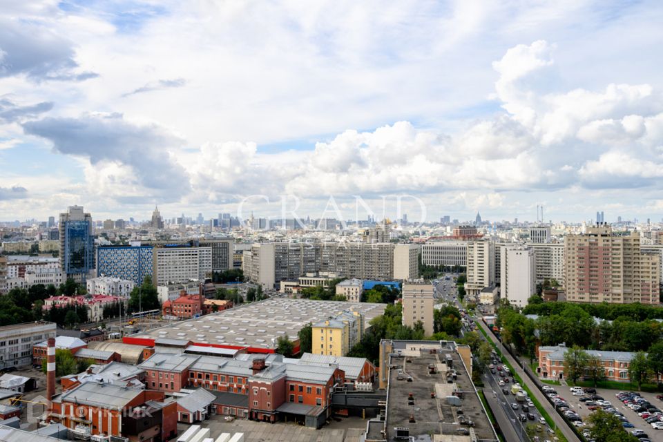 Продаётся 3-комнатная квартира, 127.6 м²