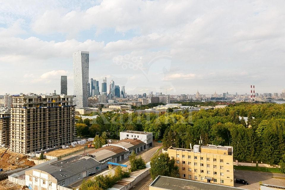 Продаётся 4-комнатная квартира, 176 м²