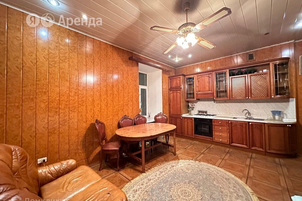 Сдаётся 2-комнатная квартира, 85 м²