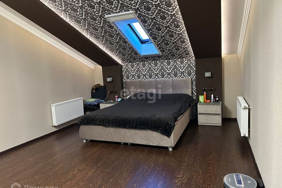 Продаётся 4-комнатная квартира, 177.7 м²