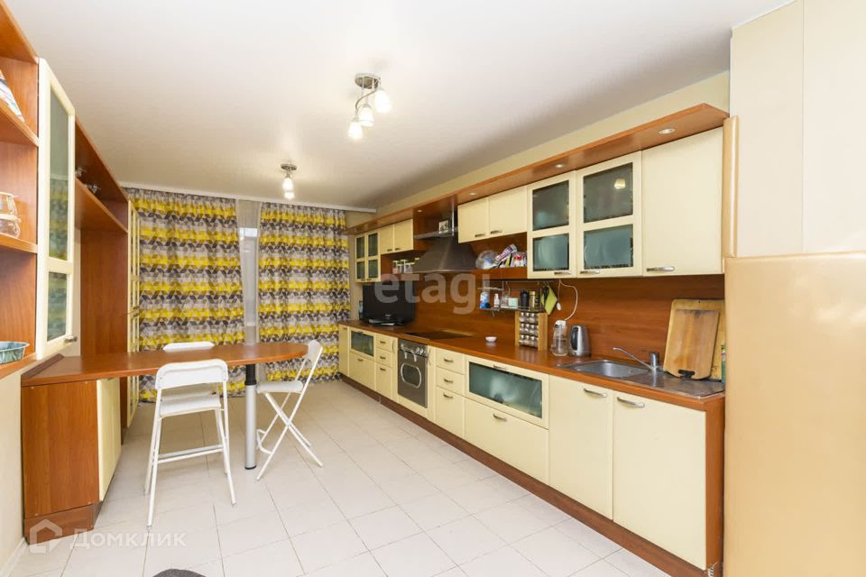 Продаётся 3-комнатная квартира, 130 м²