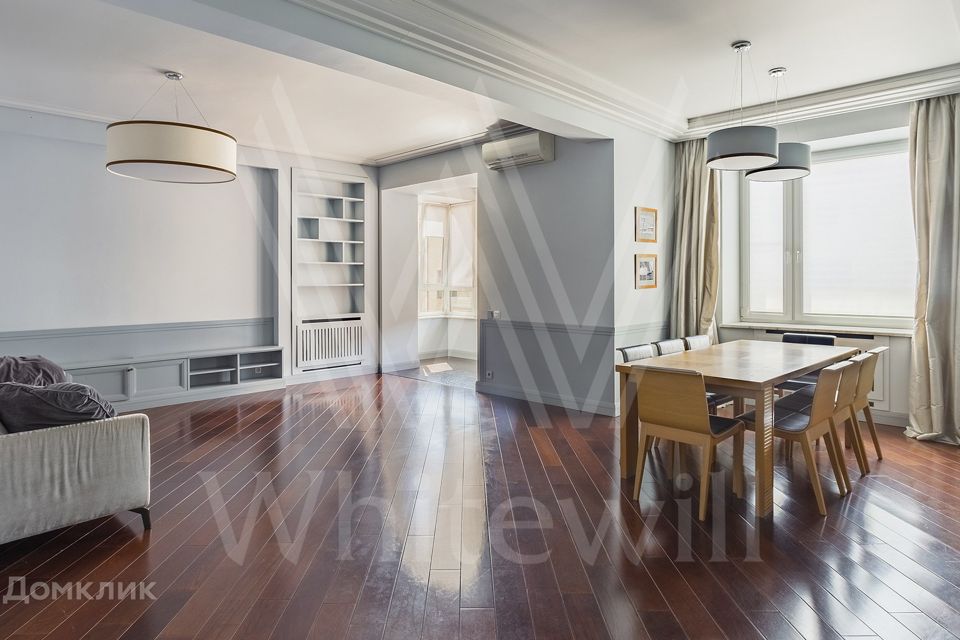 Продаётся 3-комнатная квартира, 130 м²