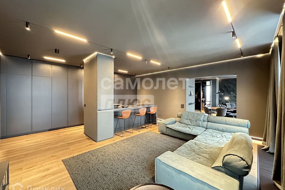 Продаётся 3-комнатная квартира, 136 м²