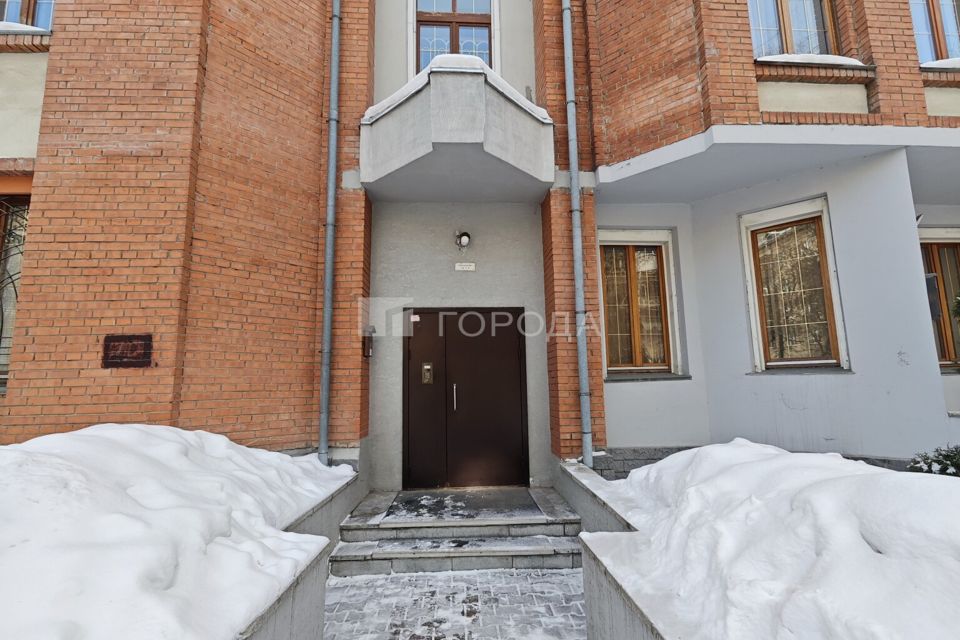 Продаётся 3-комнатная квартира, 160 м²
