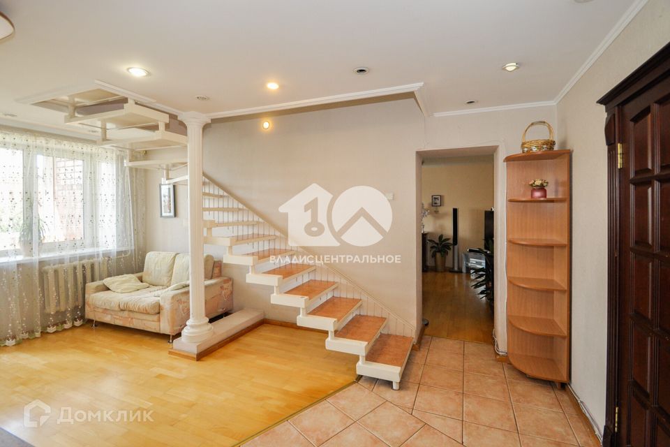 Продаётся 4-комнатная квартира, 138 м²