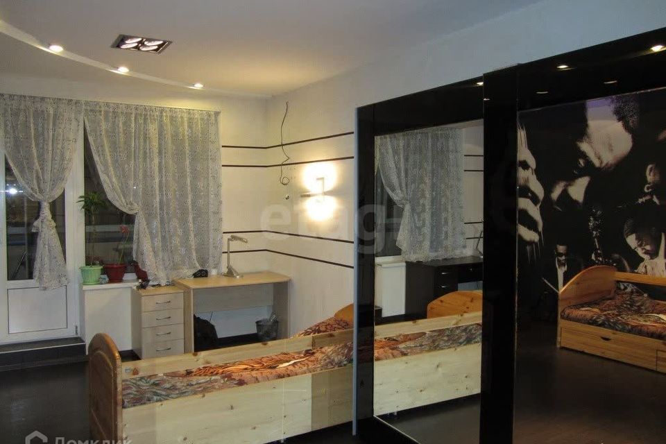 Продаётся 4-комнатная квартира, 144.2 м²