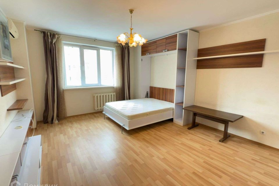 Продаётся 1-комнатная квартира, 60.4 м²