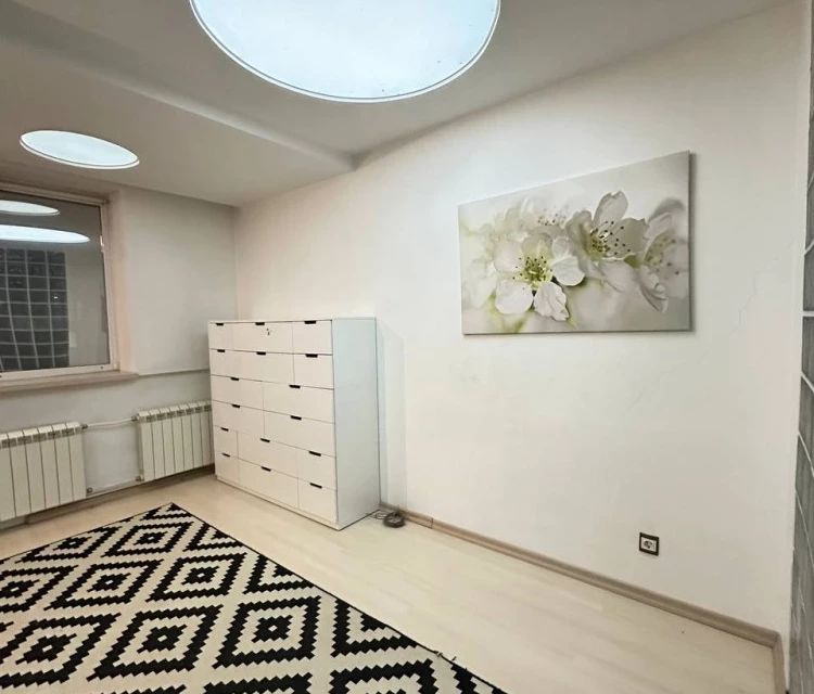 Продаётся 2-комнатная квартира, 76 м²