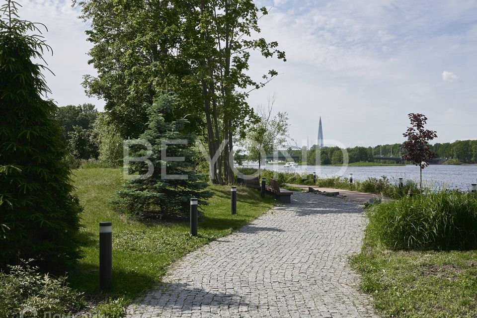 Продаётся 3-комнатная квартира, 136.9 м²