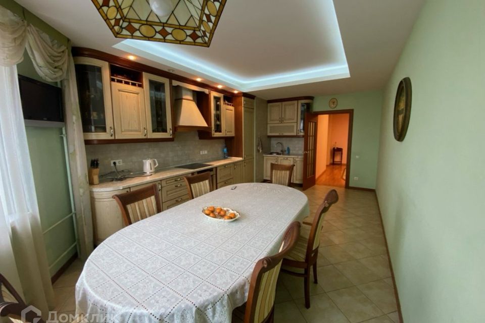 Продаётся 4-комнатная квартира, 149.6 м²