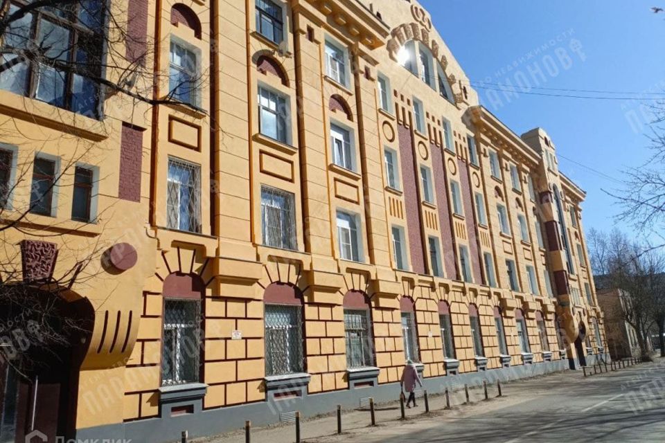 Продаётся 2 комнаты в 4-комн. квартире, 18.2 м²