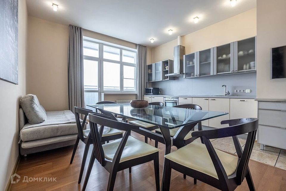 Продаётся 3-комнатная квартира, 148.3 м²