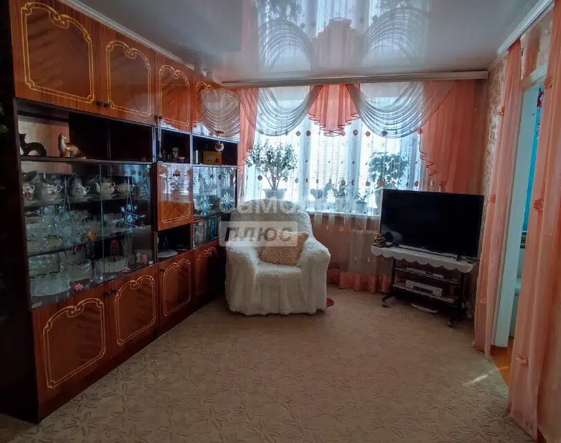 Продаётся 4-комнатная квартира, 60.9 м²