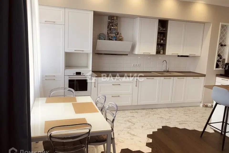 Продаётся 3-комнатная квартира, 102 м²
