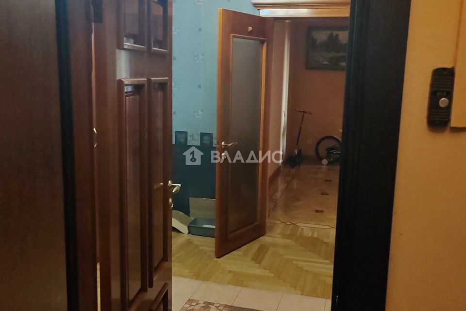 Продаётся 6-комнатная квартира, 299.5 м²
