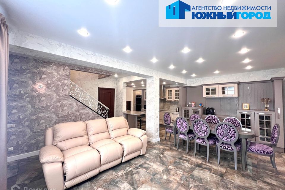 Продаётся 4-комнатная квартира, 211.8 м²