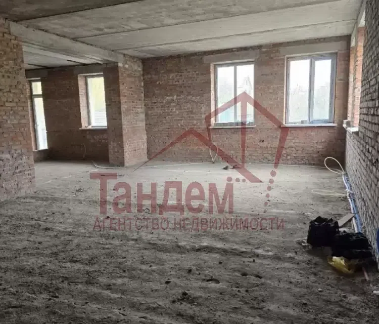 Продаётся 3-комнатная квартира, 170.4 м²