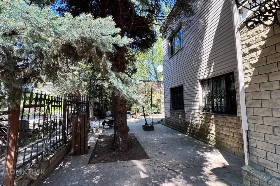 Продаётся 2-этажный дом, 235.1 м²
