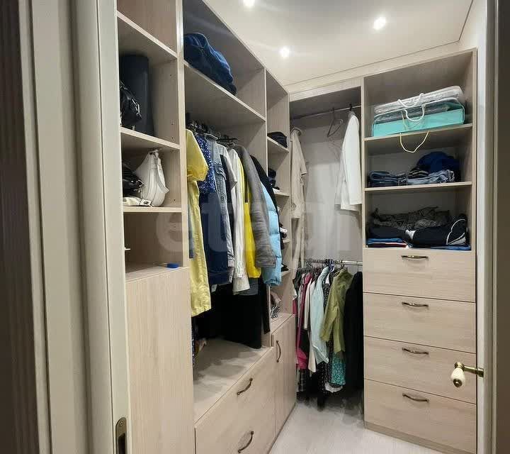 Продаётся 2-комнатная квартира, 71.3 м²