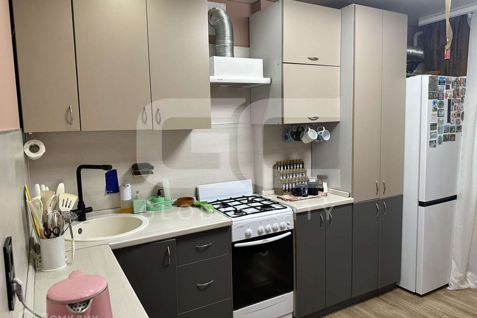 Продаётся 1-комнатная квартира, 42 м²
