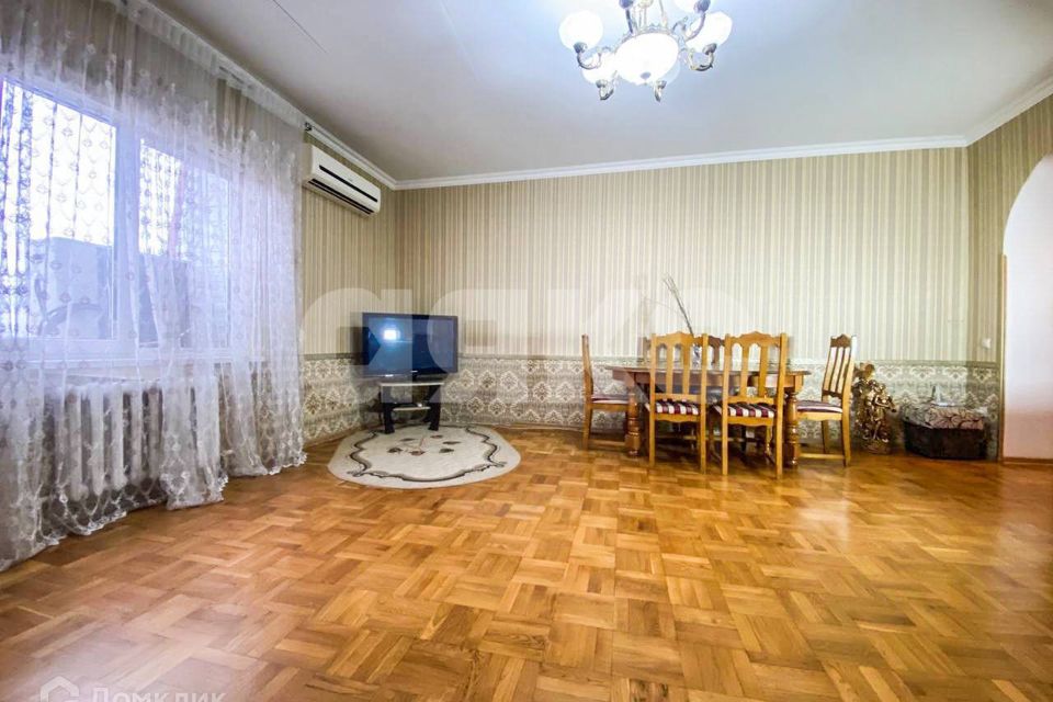 Продаётся 1-комнатная квартира, 68 м²