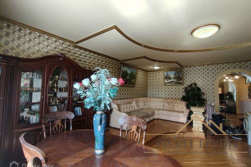 Продаётся 4-комнатная квартира, 158 м²