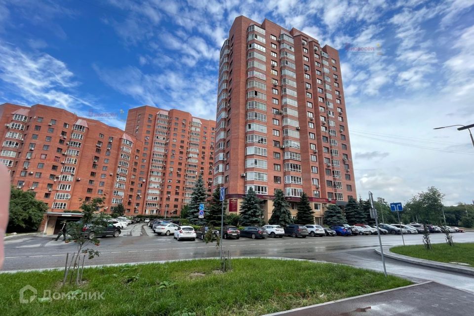 Продаётся 4-комнатная квартира, 156.4 м²