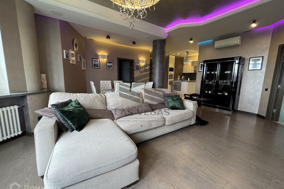 Сдаётся 4-комнатная квартира, 140 м²