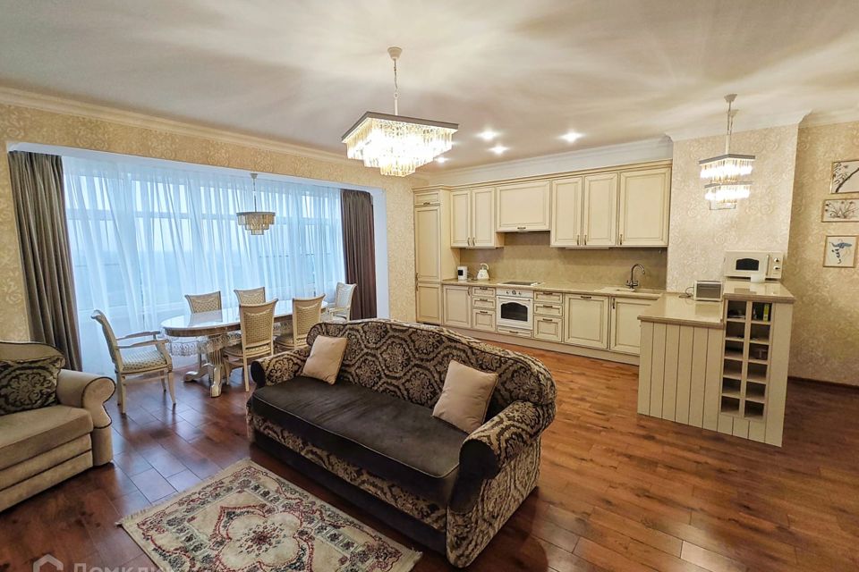 Продаётся 3-комнатная квартира, 130.8 м²