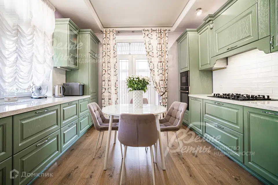 Продаётся 2-этажный дом, 364 м²