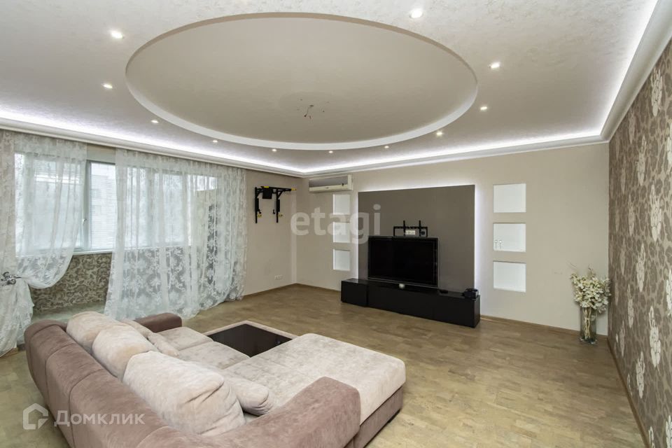 Продаётся 3-комнатная квартира, 128.9 м²