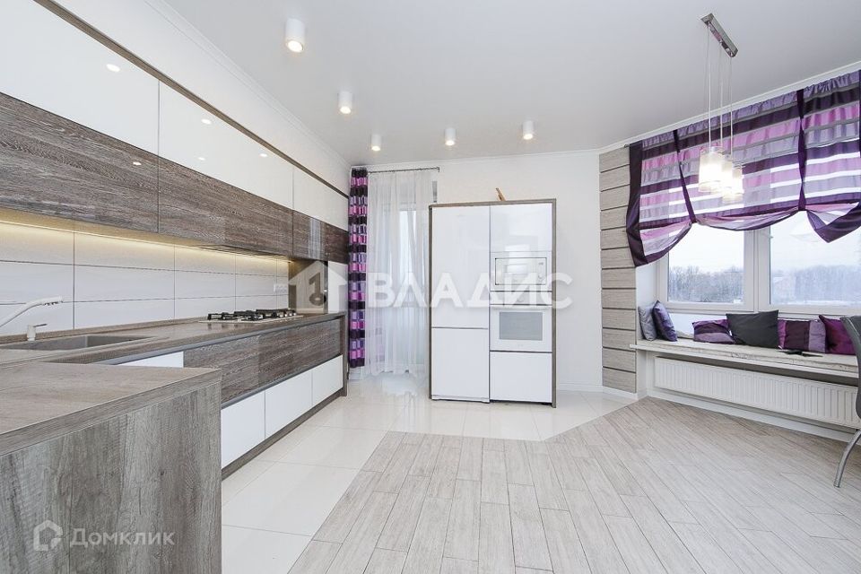 Продаётся 3-комнатная квартира, 103 м²