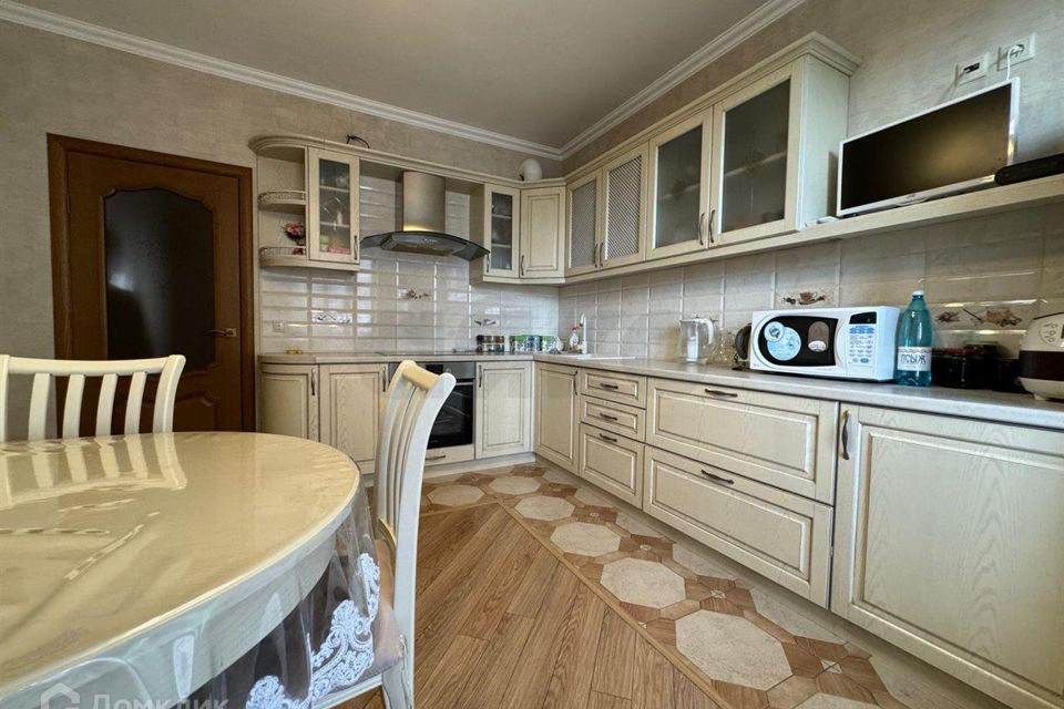 Продаётся 3-комнатная квартира, 109 м²