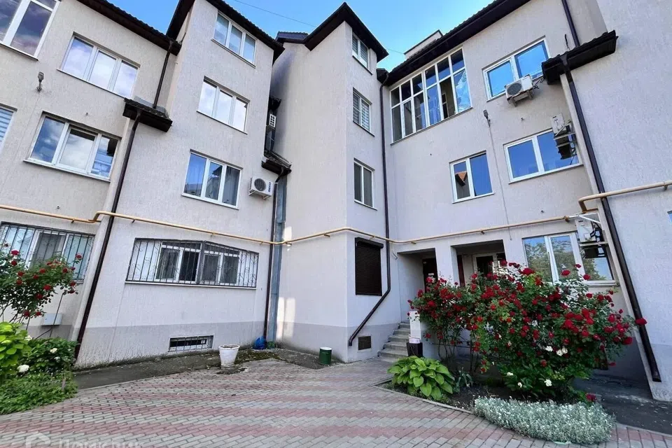 Продаётся 4-комнатная квартира, 106.9 м²