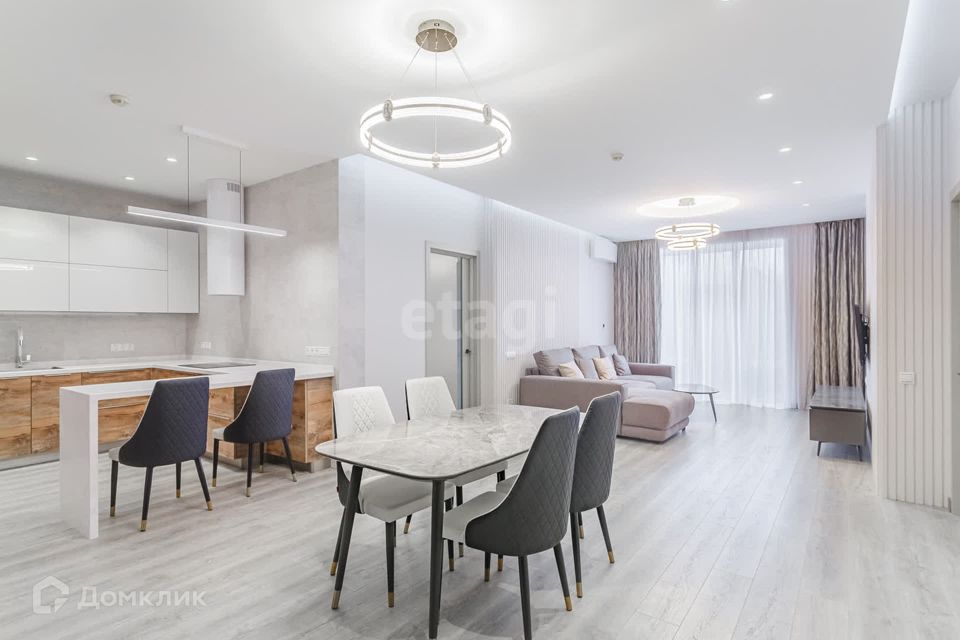 Продаётся 3-комнатная квартира, 124.3 м²