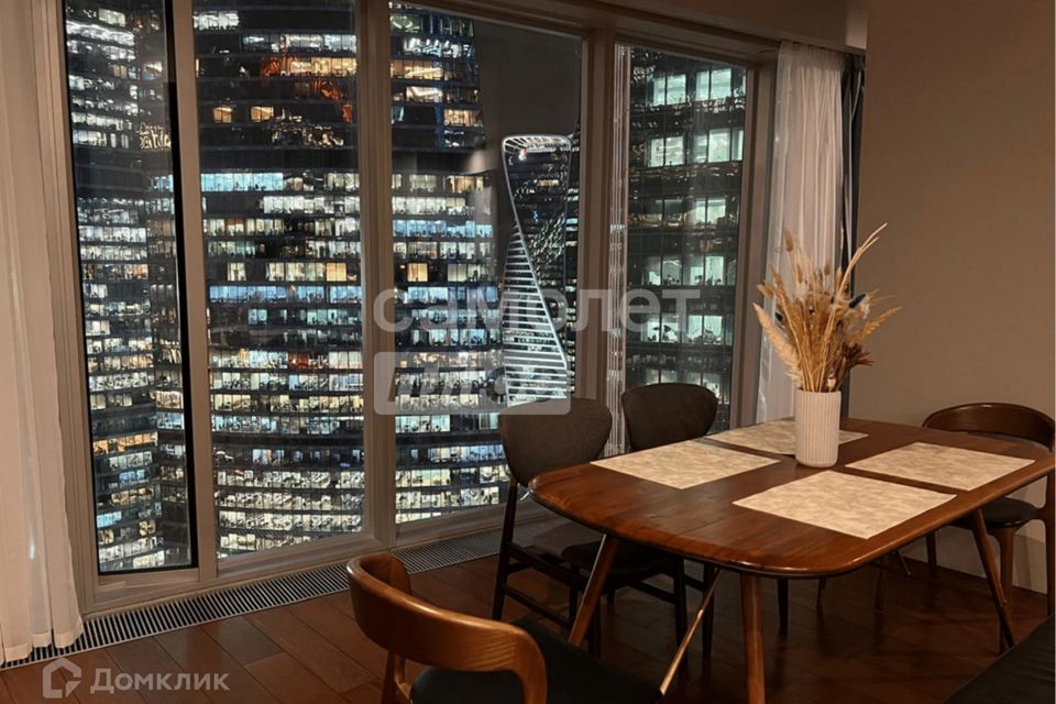 Продаётся 3-комнатная квартира, 166 м²