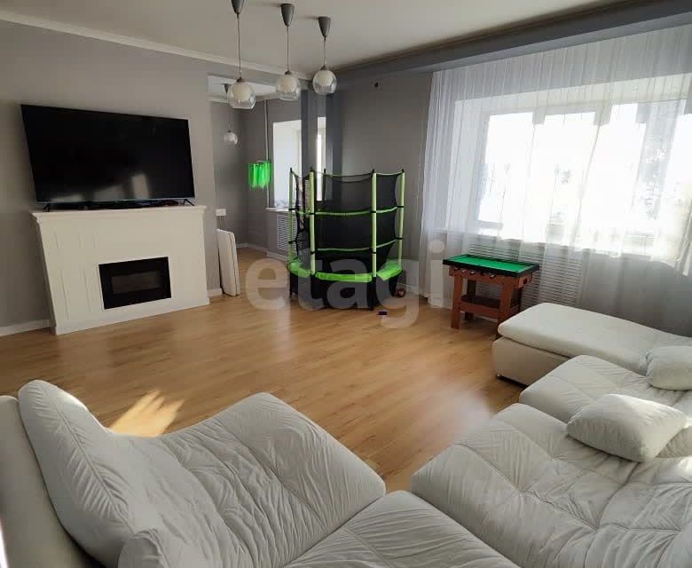 Продаётся 4-комнатная квартира, 160.1 м²